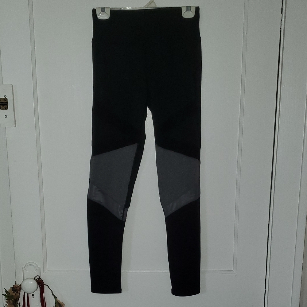 Black and Gray Yoga Leggings